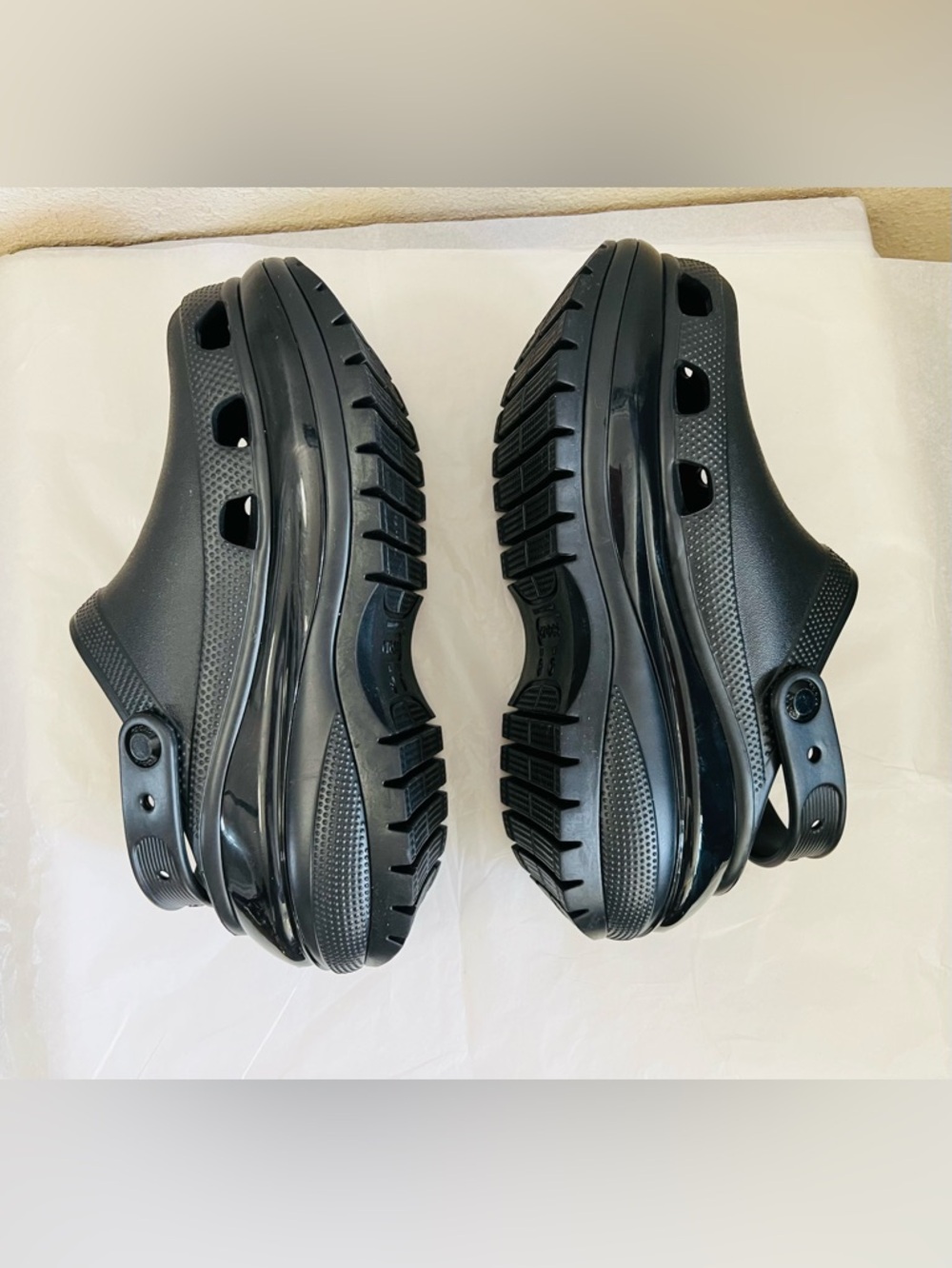 Crocs Classic Mega Crush Clogs Black Platform Womens 7 Mens 5 Comfort Shoes EUC - Picture 6 of 7